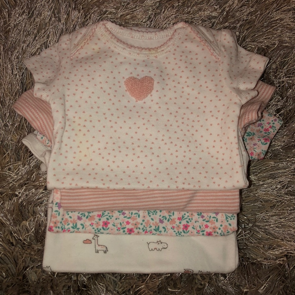Carter’s 4 pack onesies